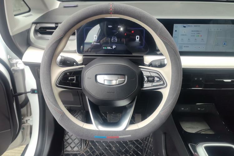 Used Geometry E Firefly 2024 401 km Fluorescent Steering Wheel