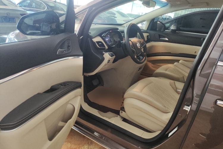 Used Buick GL8 2023 Facelifted Land Cruiser Executive Luxury Version Driver Seat