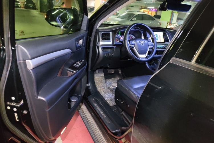 Used Toyota Highlander 2018 2.0T Four-Wheel Drive Prestige Version 7 Seats China V Emission Standard Driver Seat