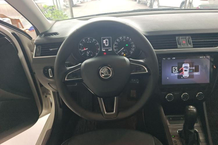 Used Skoda Octavia 2017 1.6L Automatic Smart Drive Edition Steering Wheel