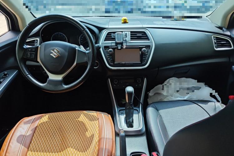 Used Suzuki S-Cross 2014 1.6L CVT Two-Wheel Drive Elite Version Center Console