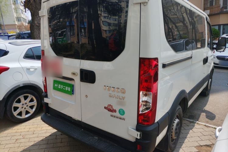 Used Iveco Eurocargo 2021 2.0T Manual Super-Rui Short Wheelbase Low-Roof Side-Hinged Door F1A
