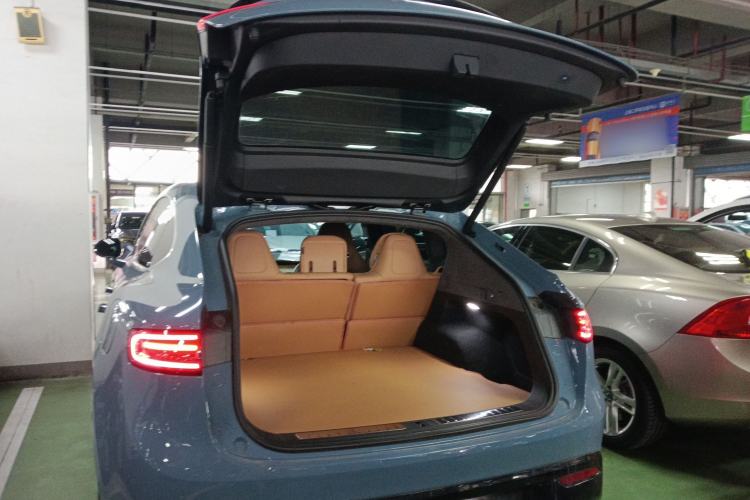 Used Hima Luxeed R7 2024 All-Electric 667 km Max Trunk