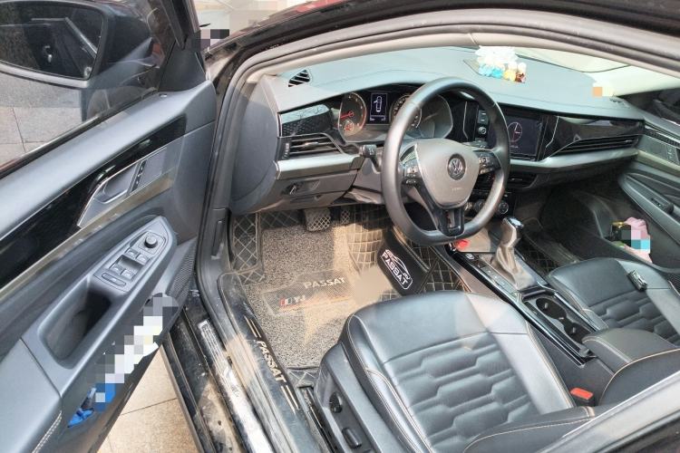 Used Volkswagen Passat 2019 330TSI Elite Edition China VI Interior 3