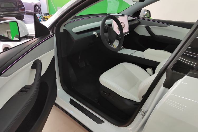 Used Tesla Model Y 2025 Rear-Wheel-Drive Version