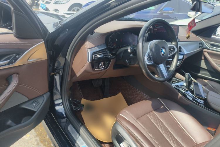 Used BMW 5 Series 2022 Restyled 530Li Leading Edition M Sport Package Driver Seat