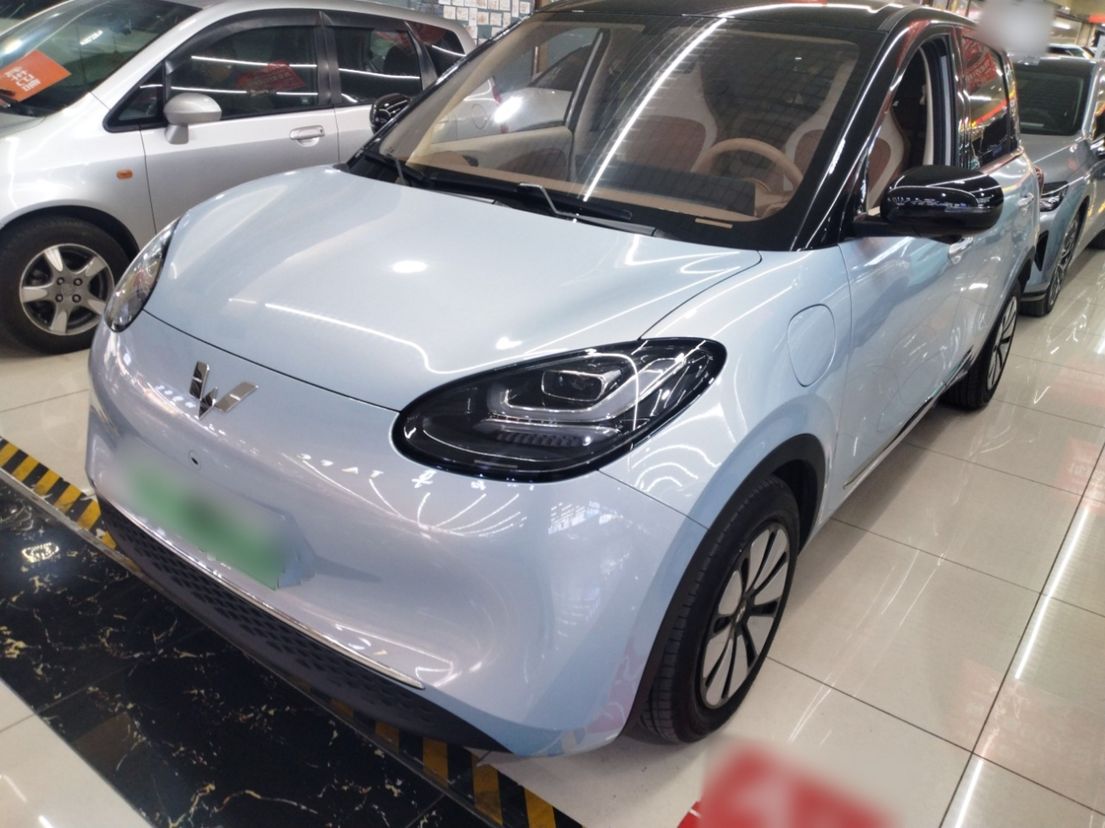 Под передней частью автомобиля
