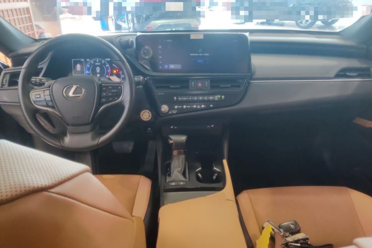 Used Lexus ES 2023 200 Excellence Edition Center Console