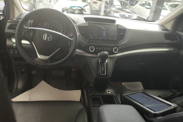 Used Honda CR-V 2016 2.0L Two-Wheel Drive Classic Edition Center Console