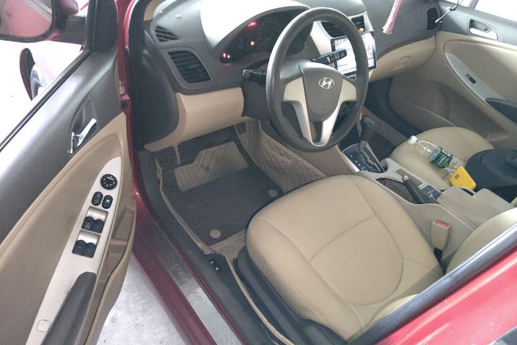 Used Hyundai Verna (older generation) 2013 Sedan 1.4L Automatic Standard GL Model Driver Seat