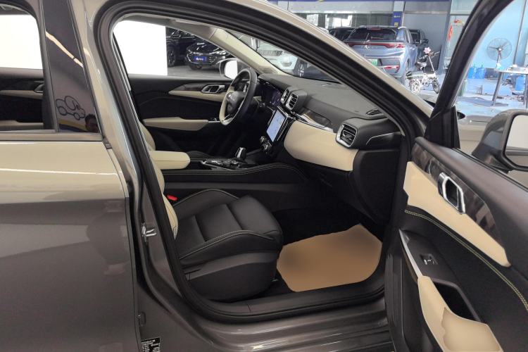 Used Lynk & Co 02 2022 2.0T DCT Shine Plus Right Front Seat