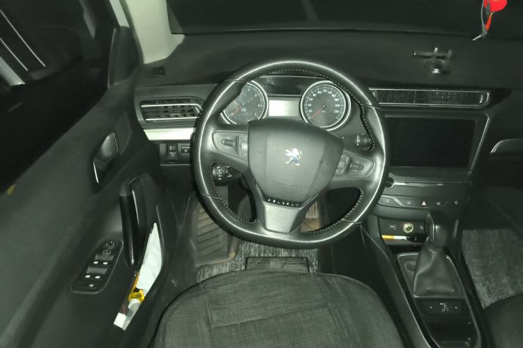 Used Peugeot 408 2014 1.8L Automatic Luxury Edition Steering Wheel