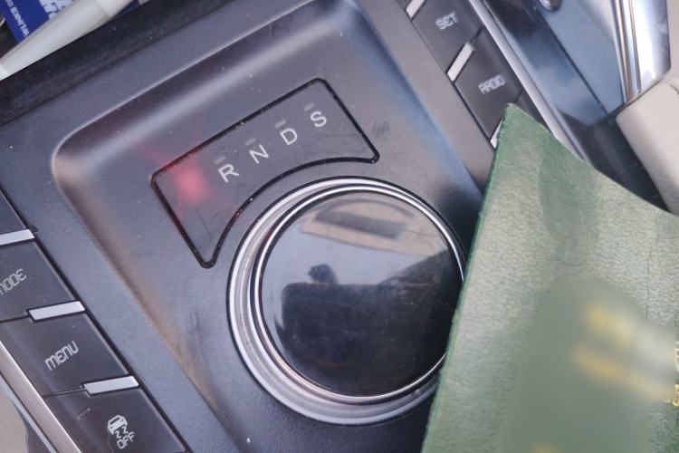 Used Zotye T700 2017 1.8T Dual-Clutch Prestige Model Gear Lever