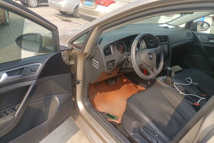 Used Volkswagen Golf 2016 1.6L Automatic Fashion Model