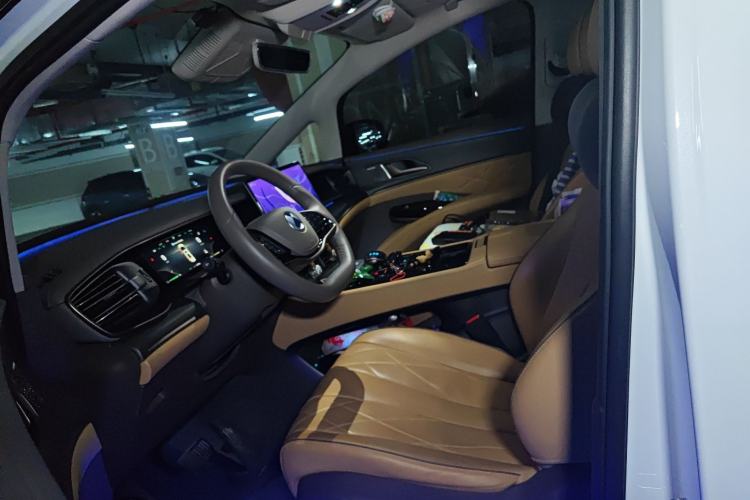 Used Denza D9 2022 DM-i 970 Four-Wheel Drive Flagship Model
