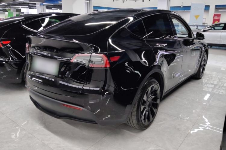 Used Tesla Model Y 2022 Long-Range All-Wheel-Drive Version
