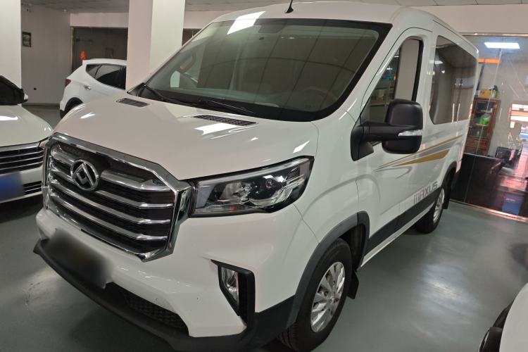 Used SAIC MAXUS Xintu V90 2022 2.0T AMT Yunjie Front-Wheel-Drive Short Wheelbase Mid-Roof Design with Single Rear Tire and 6 Seats