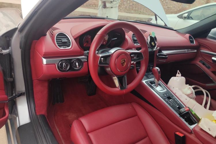 Used Porsche 718 2022 Boxster 2.0T Center Console