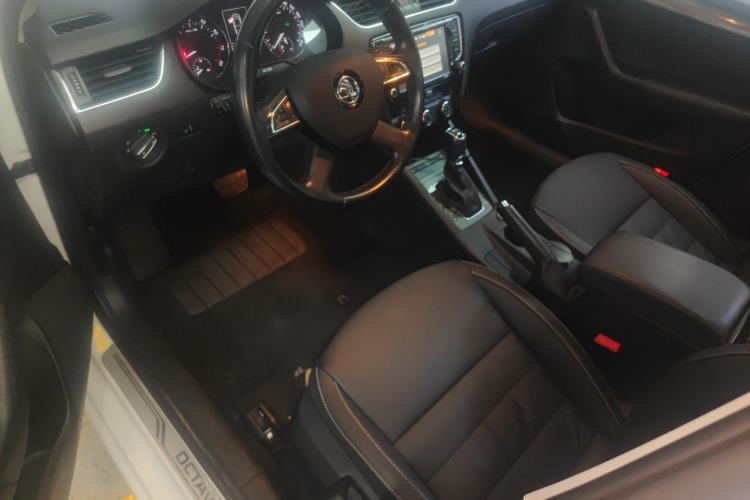 Used Skoda Octavia 2016 TSI280 DSG Smart Drive Edition Left Front Seat