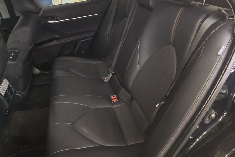 Used Toyota Camry 2019 Dual-Engine 2.5 HG Luxury Edition China VI Standard Left Rear Seat
