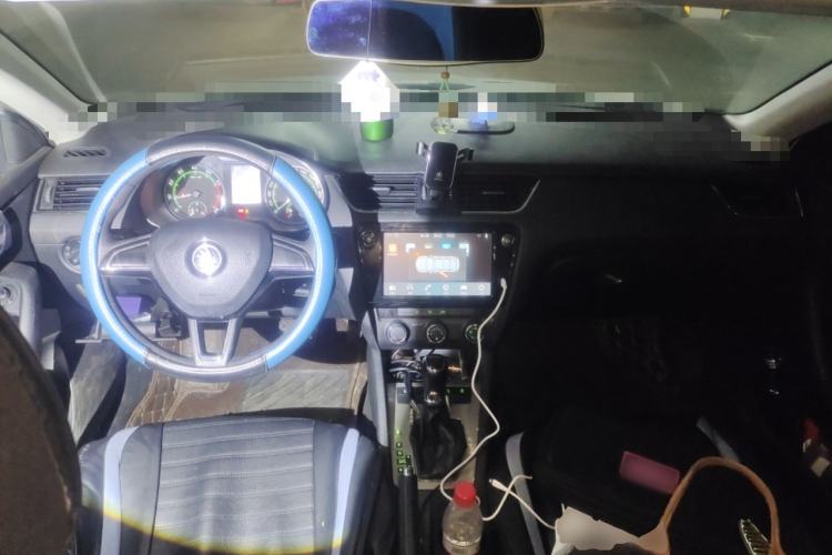 Used Skoda Octavia 2018 1.6L Automatic Comfort Edition Center Console