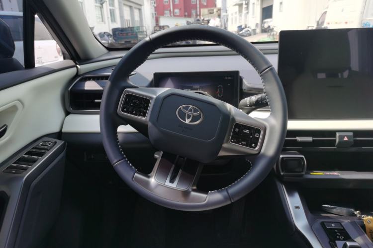 Used Toyota RAV4 2026 Model Dual-Engine 2.0L Two-Wheel Drive Luxury Edition Steering Wheel