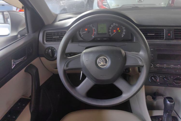 Used Skoda Rapid 2013 1.6L Automatic Smart Selection Model