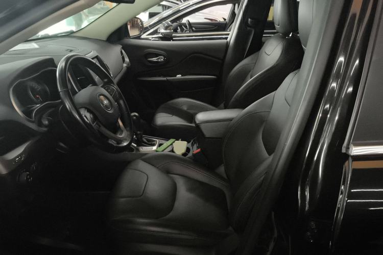 Used Jeep Cherokee 2017 2.0L Superior Edition