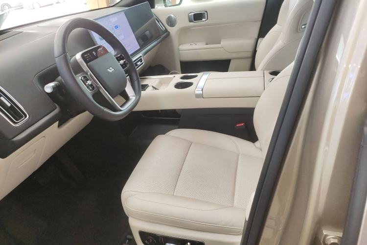 Used Li Auto L8 2024 Ultra Model
