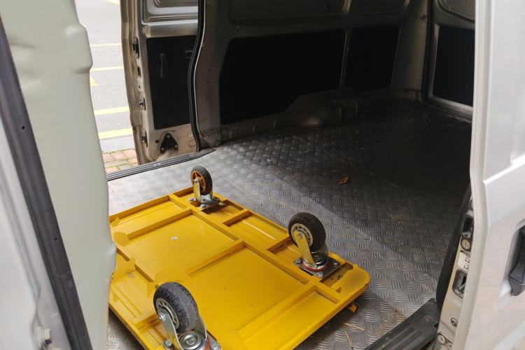 Used Wuling EV50 2021 Van Logistics Vehicle Lishen 41.6 kWh Electric Control System