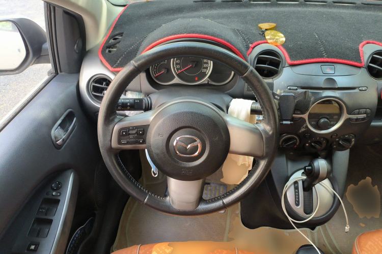 Used Mazda 2 2011 Xuan Dong 1.5L Automatic Luxury Edition