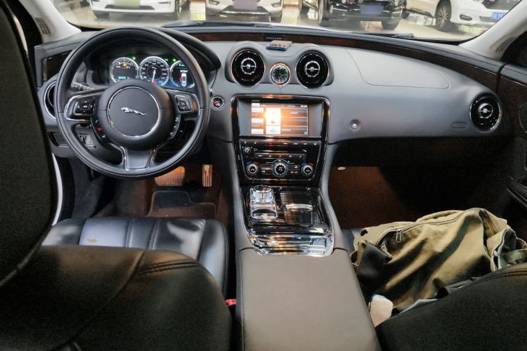 Used Jaguar XJ 2015 XJL 3.0 SC Two-Wheel-Drive Panoramic Business Edition
