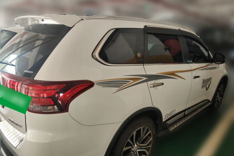 Used Mitsubishi Outlander 2016 2.4L 4x4 Luxury Edition 7-Seater
