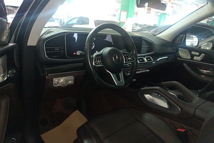 Used Mercedes-Benz GLE 2023 GLE 350 4MATIC Stylish Model Center Console