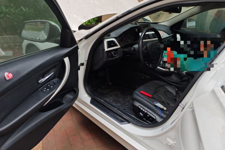 Used BMW 3 Series 2015 320i Luxury Line Stylish Edition Driver Seat