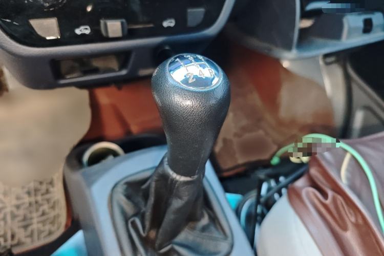 Used Jinbei Hiace X30 2023 1.5L Super-Comfortable Passenger Van 5/6/7-Seater Non-Air-Conditioned Version Model SWC15M