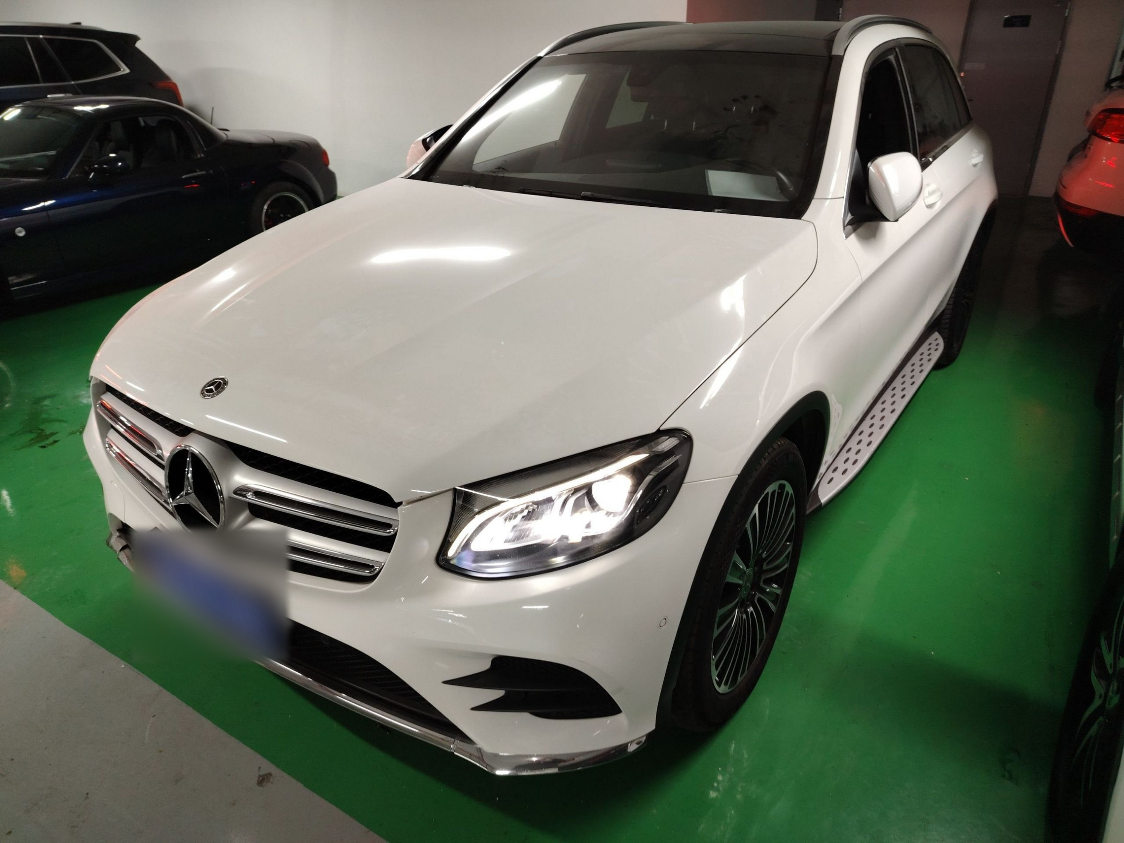 Под передней частью автомобиля