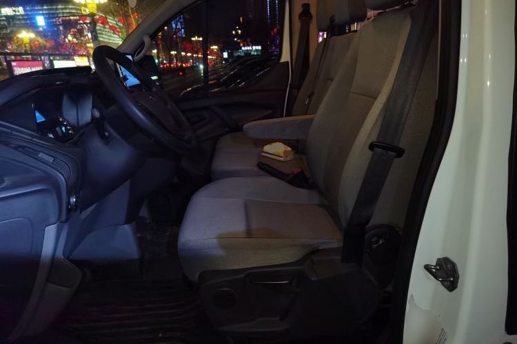 Used Ford Transit 2023 2.0T Gasoline Automatic Multi-Function Commercial Vehicle Short Wheelbase Mid-Roof Design 5/6 Seats
