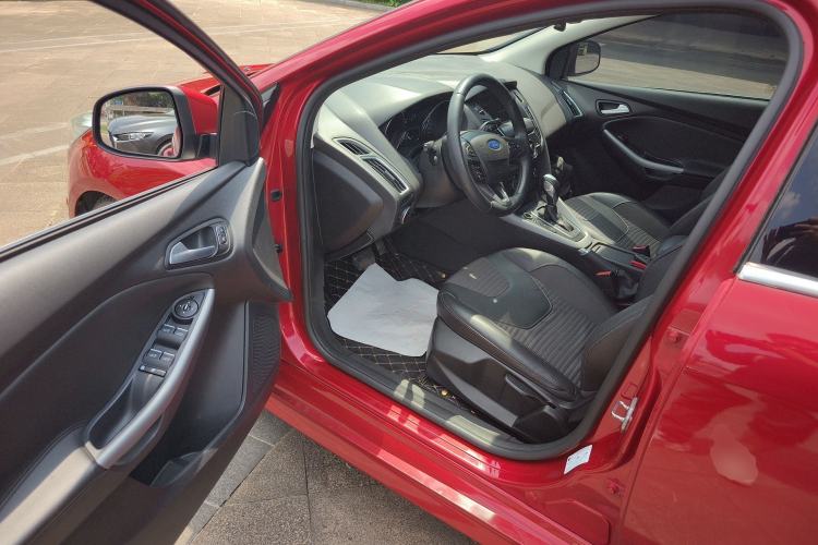 Used Ford Focus 2015 Hatchback EcoBoost 180 Automatic Sport Model Driver Seat