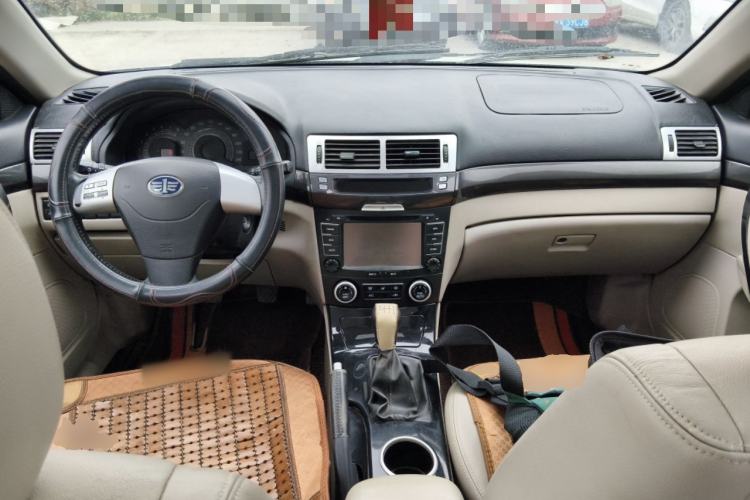 Used Bestune B70 2012 1.8L manual luxury version Center Console