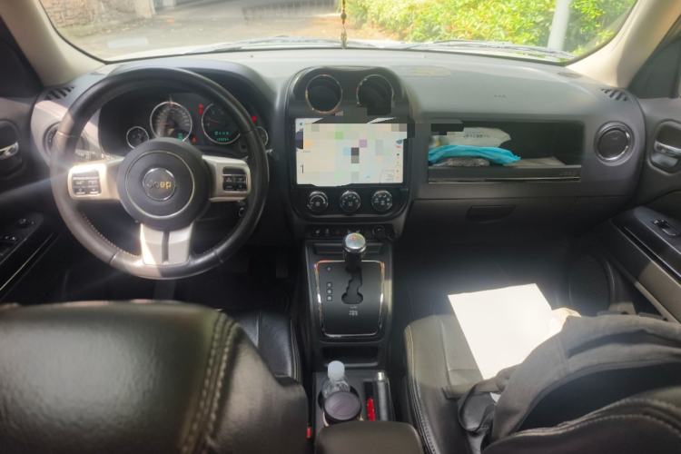 Used Jeep Patriot 2011 2.4 Luxury Edition Center Console