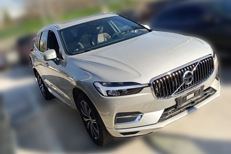 Used Volvo XC60 2021 T5 4x4 Smart Luxury Edition Front Right 45 Deg