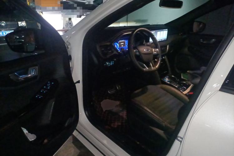 Used Ford Escape 2020 EcoBoost 245 Four-Wheel Drive Titanium Edition Driver Seat