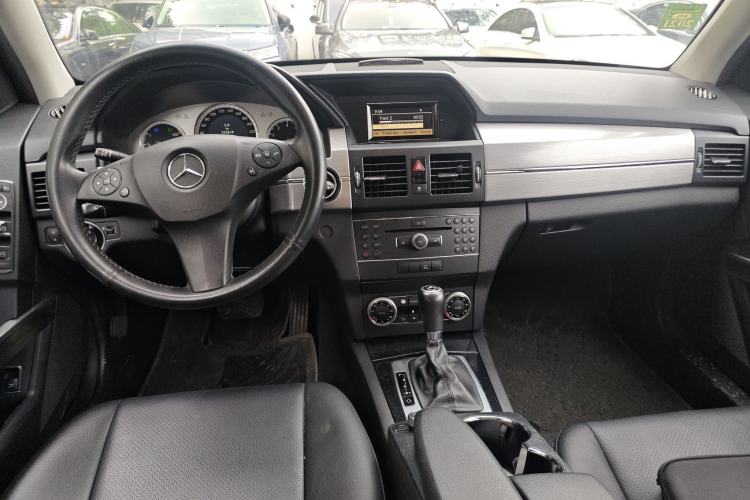 Used Mercedes-Benz GLK-Class 2011 GLK 300 4MATIC Fashion Model Center Console