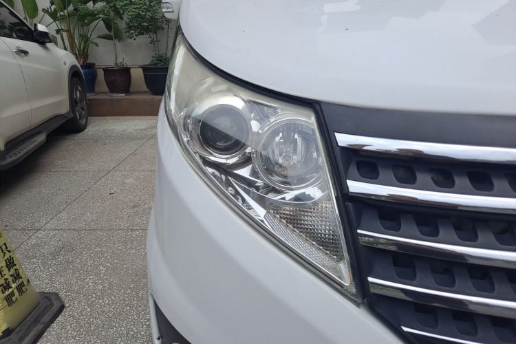 Used JAC Group Refine M5 2016 2.0T Gasoline Manual Business Edition Right Front Headlight