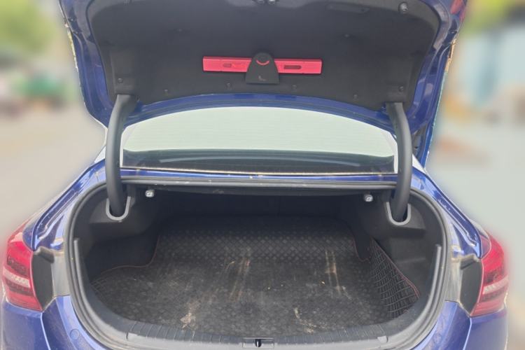 Used Hongqi H5 2022 Classic Model 1.8T Automatic Smart Connect Flagship Edition Trunk