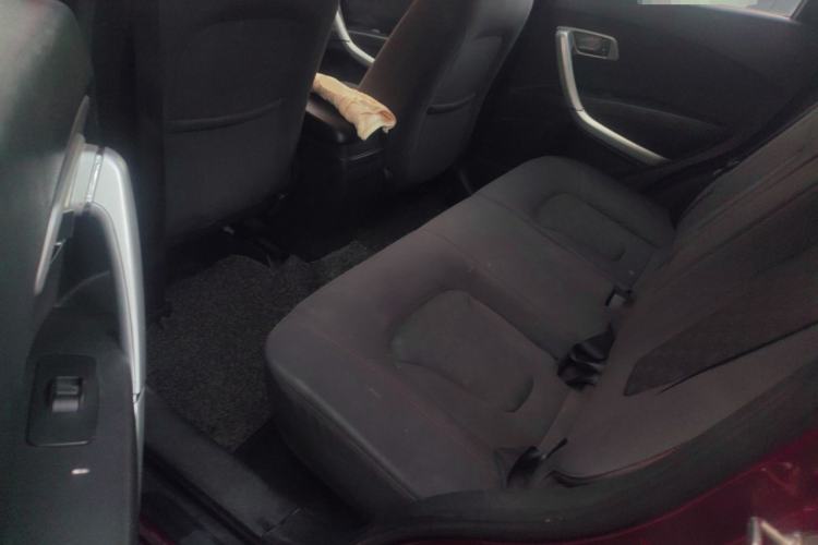 Used Bestune X80 2013 2.0L automatic comfort version
