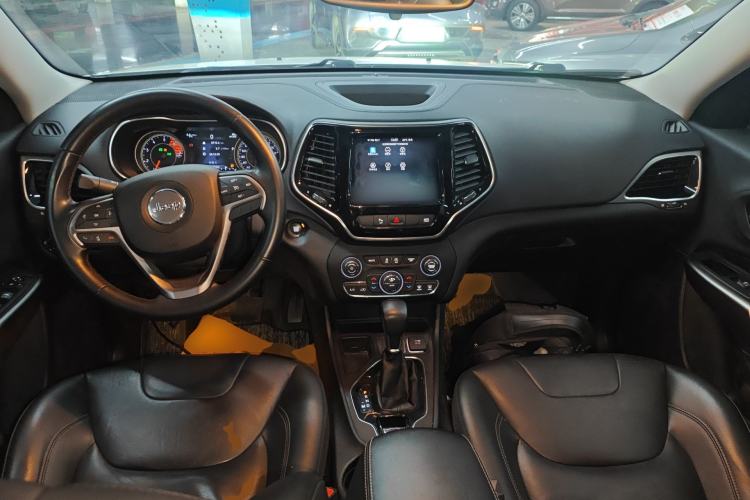 Used Jeep Cherokee 2019 2.0T Two-Wheel Drive Smart Enjoyment Version China VI