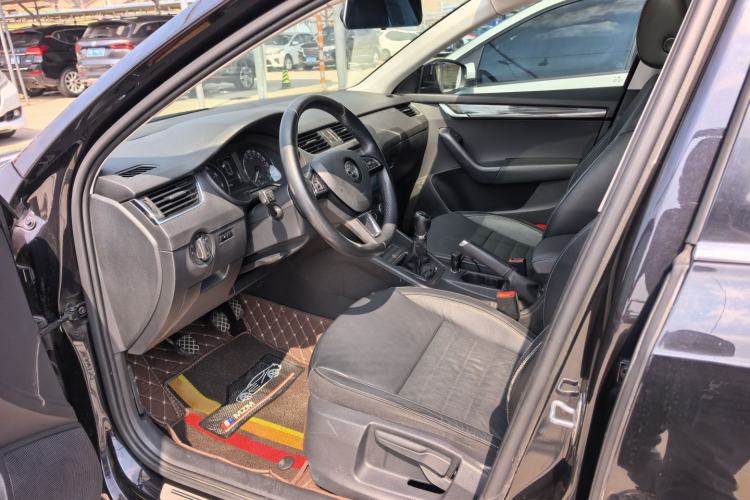 Used Skoda Octavia 2016 1.6L Manual Smart Drive Version Interior 1