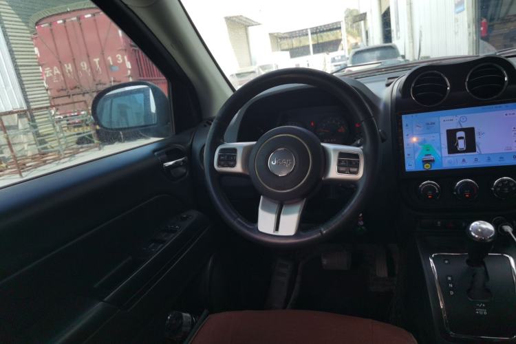 Used Jeep Compass 2013 2.0L two-wheel drive sport version
